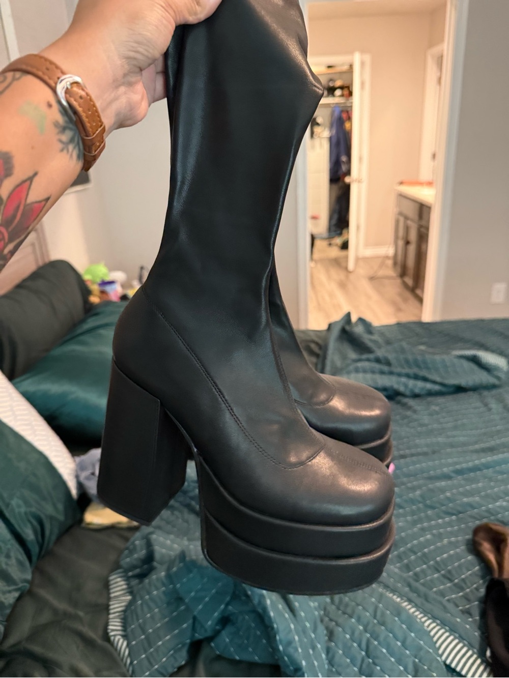 Steve Madden Cypress platform boots - Picture 2 of 3
